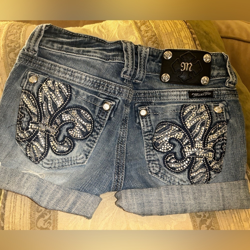 Youth MISS ME SHORTS, size 24, hemmed cuff, excellent condition!